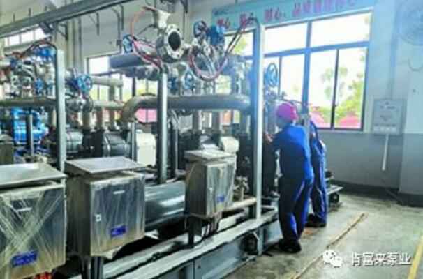 半岛网页版·官方端网站-半岛online(中国)生产线员工正在组装化工成套机组