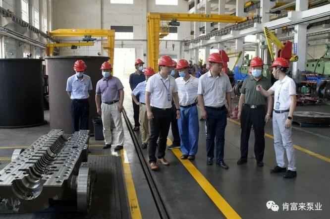 董事长、总经理陈迪，党委副书记黎宇明陪同调研组一行参观半岛网页版·官方端网站-半岛online(中国)展览室